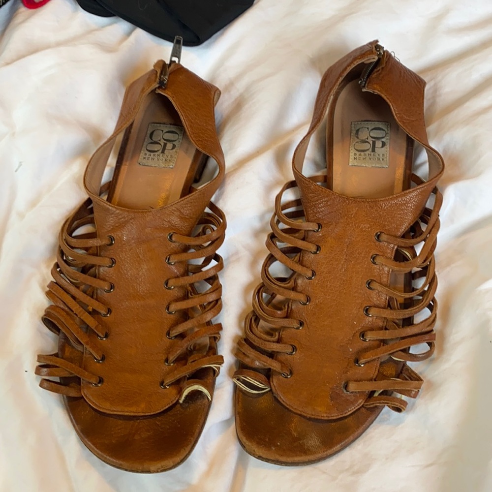 Brown leather strappy sandals With low heel